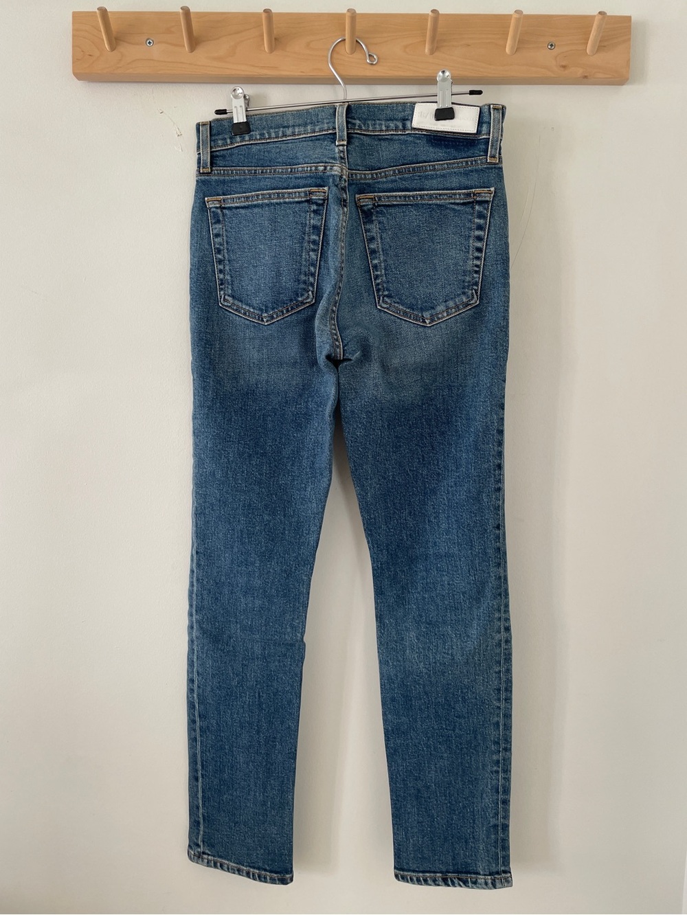 RE/DONE High Rise Ankle Crop
Cigarette Jeans Blue Medium Wash 26
